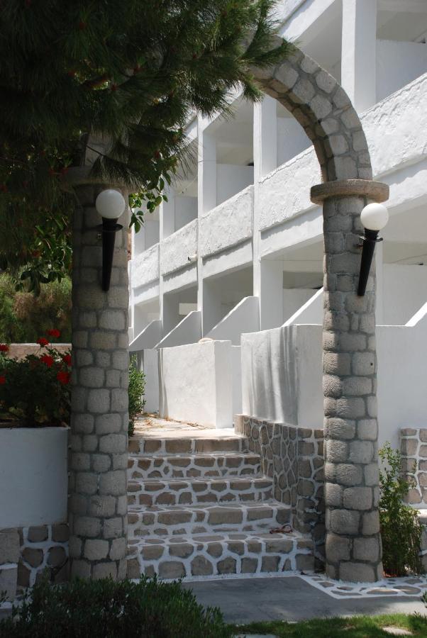 Lagada Beach Economy Hotel Adamantas  Bagian luar foto